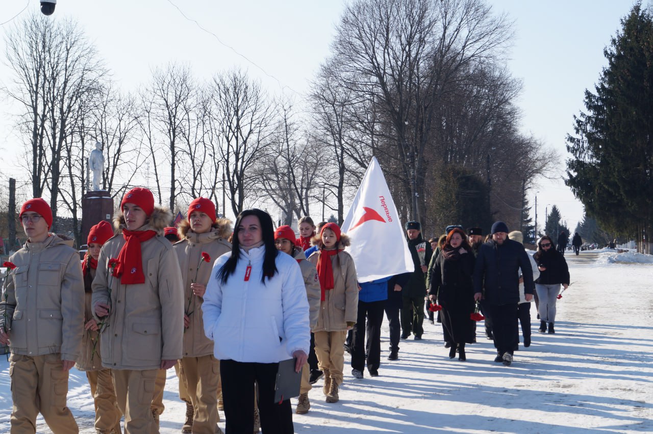 Сегодня в Парке Победы у братской могилы состоялся памятный митинг, посвящённый освобождению Конышевского района от фашистских захватчиков. ⁣.